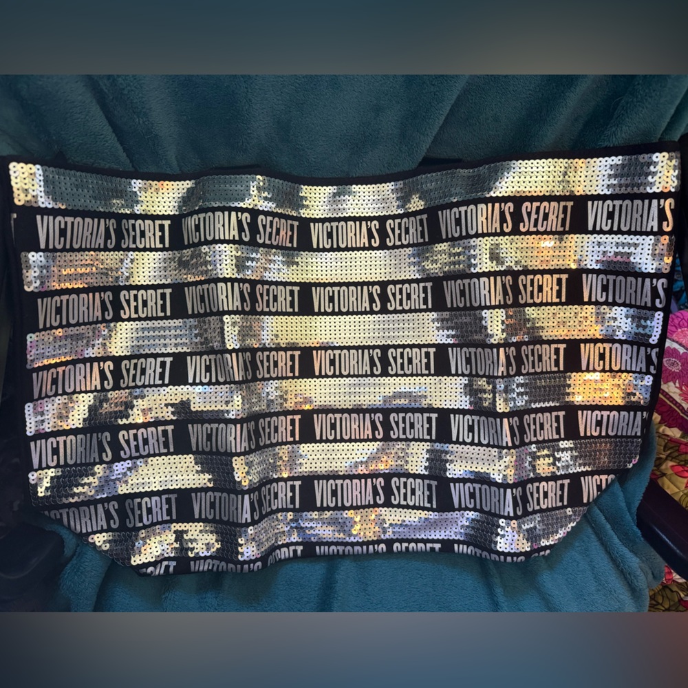 NWT VS Victoria’s Secret Tote Bag with Cosmetics Bag